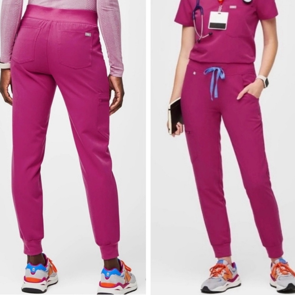 Figs Women's Scrub Set - Casma Top XL / Zamora Jogger XL - RASPBERRY SORBET Ltd - Picture 3 of 13